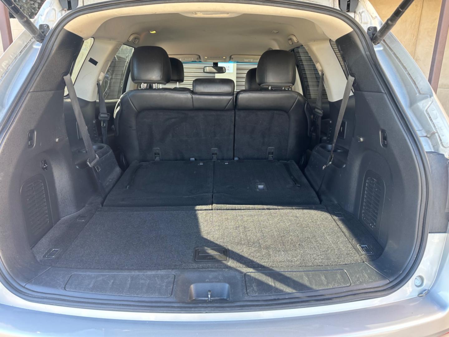 2015 Silver Nissan Pathfinder (5N1AR2MM6FC) , AUTOMATIC transmission, located at 30 S. Berkeley Avenue, Pasadena, CA, 91107, (626) 248-7567, 34.145447, -118.109398 - Photo#10